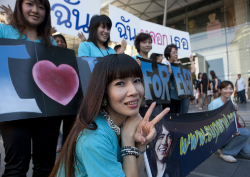 Pop star fans, Bangkok, Thailand