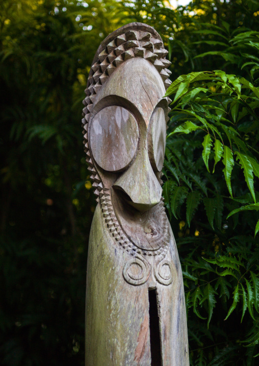 Vertical slit drum depicting human head, Efate island, Port Vila, Vanuatu