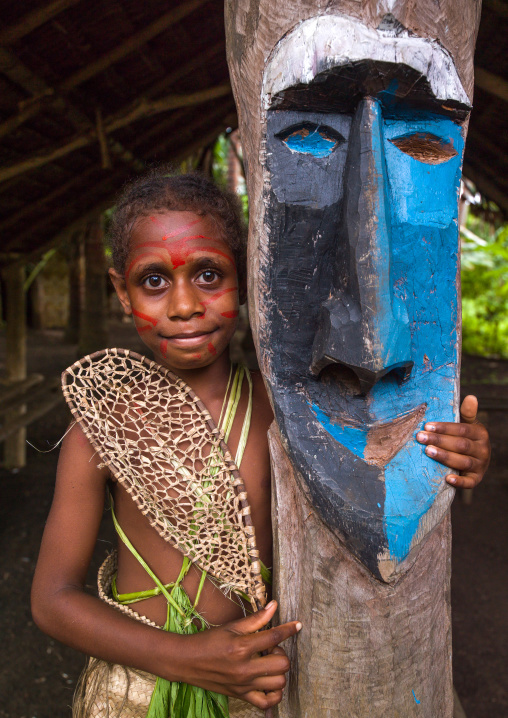 Small Nambas girl with a painted statue, Malekula island, Gortiengser, Vanuatu