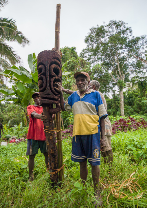 Ni-Vanuatu statue carvers working in the forest on a fern tree, Malampa Province, Malekula Island, Vanuatu