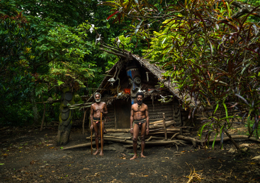 Tribesmen standing in front of the nakamal house, Ambrym island, Fanla, Vanuatu
