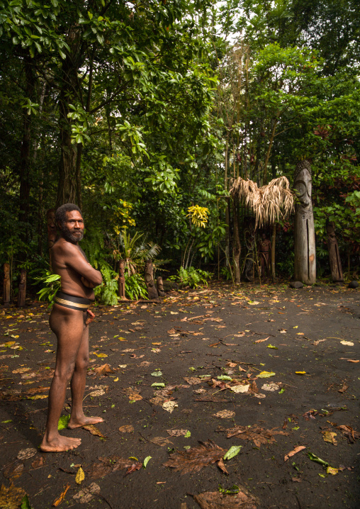 Ni-Vanuatu man in traditional clothing in the nasara area, Ambrym island, Olal, Vanuatu